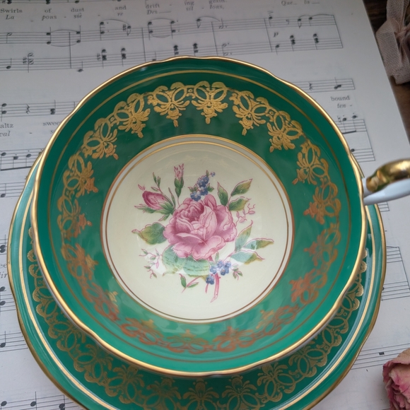 Aynsley Green and Gold Floral Teacup Set - Picture 11 of 11